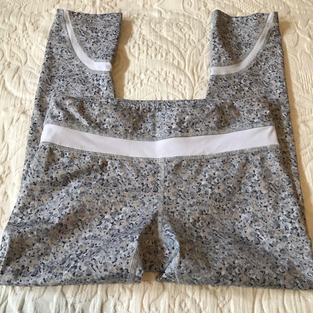 Lululemon Run: Inspire Crop II All Luxtreme
Petite Fleur Silver Spoon Wh…